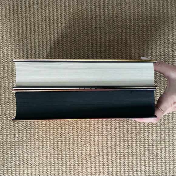 Fourth Wing & Iron Flame by Rebecca Yarros - Hardcover - Picture 5 of 5